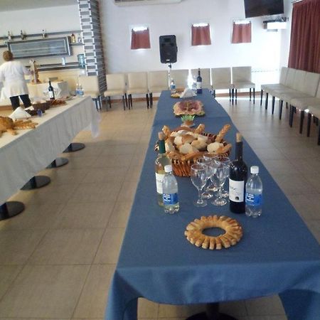 Hotel Quehue Санта Роса Екстериор снимка